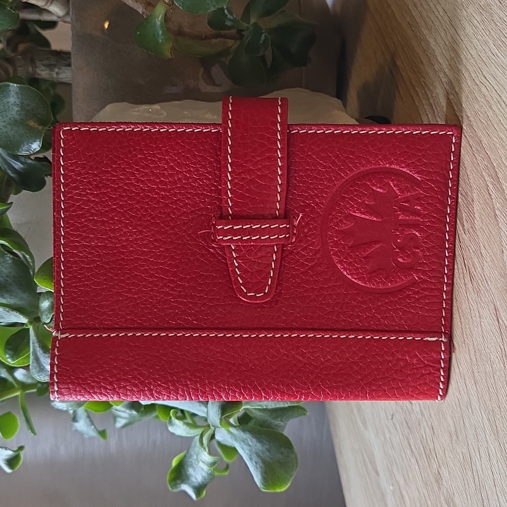 ROOTS Pebbled Tribe Leather Passport Holder